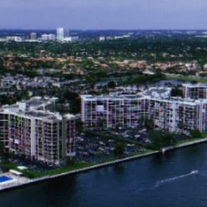 Meet your Posher, Georgia